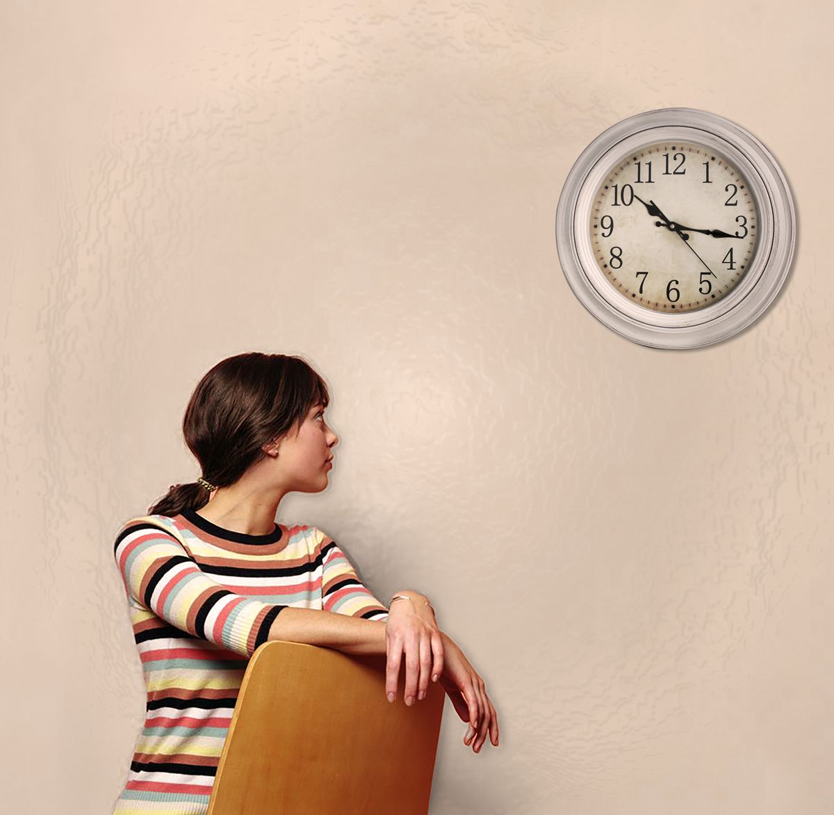 Rustic 40cm Round Wall Clock with Faux Weathered Finish - 003