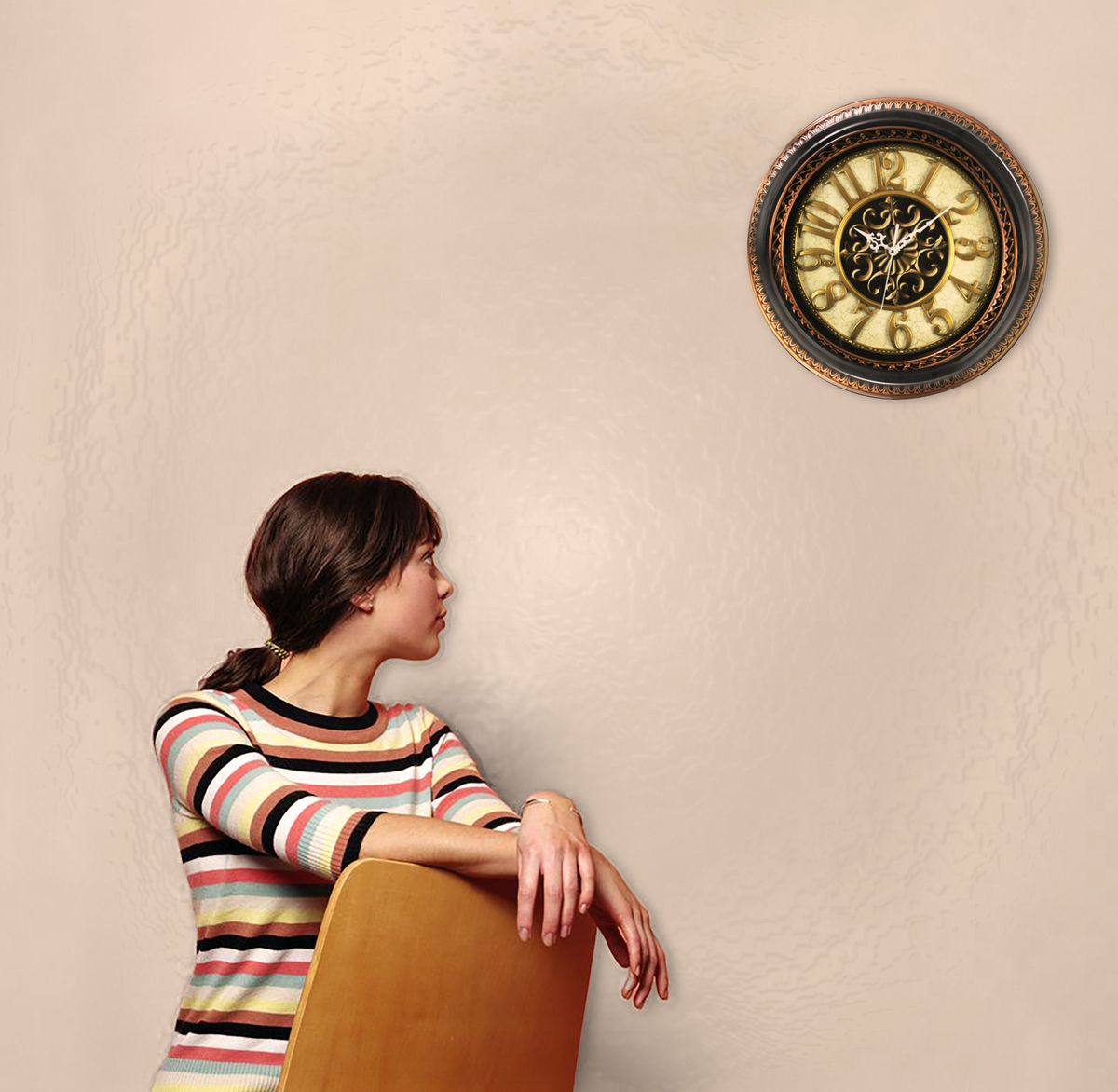 Ornate Border Round Wall Clock with Anrique Motif - 006