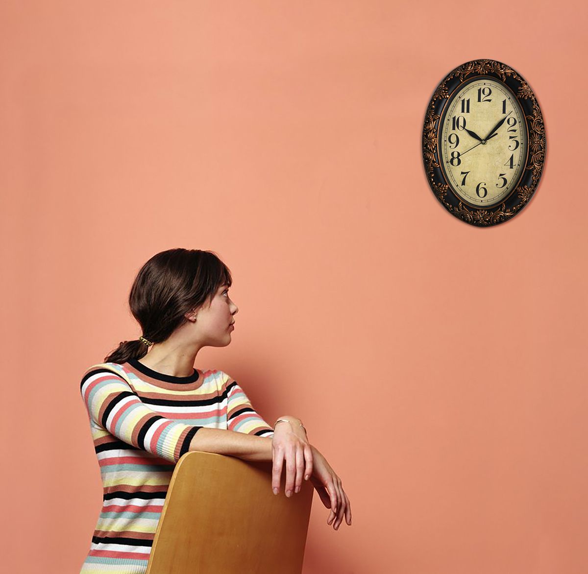 Ornate Border 34x26cm Oval Analogue Wall Clock with Anrique Motif - 012