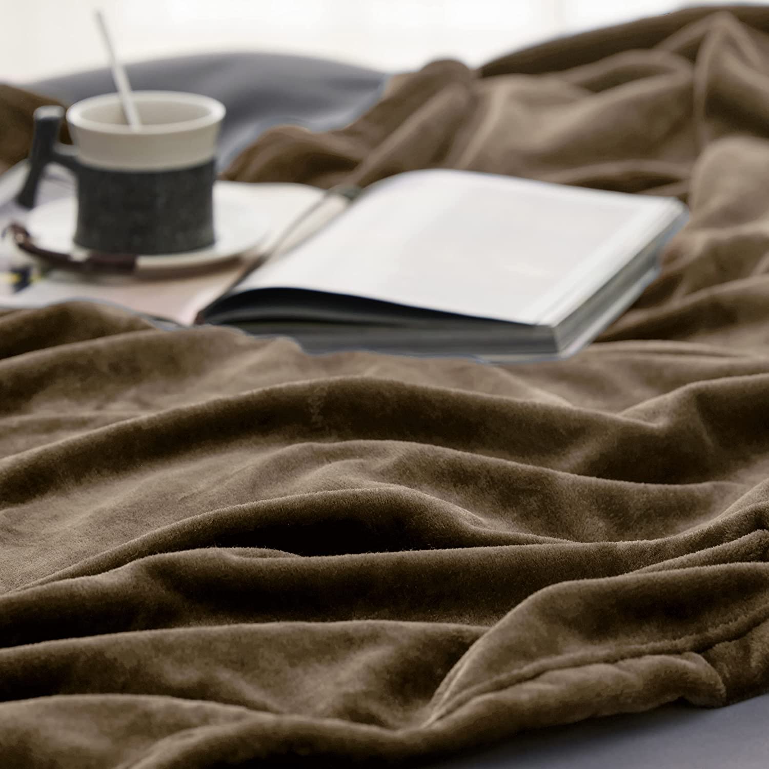 Plain Polyester Fleece Blanket with Suede Texture - 200cm x 140cm