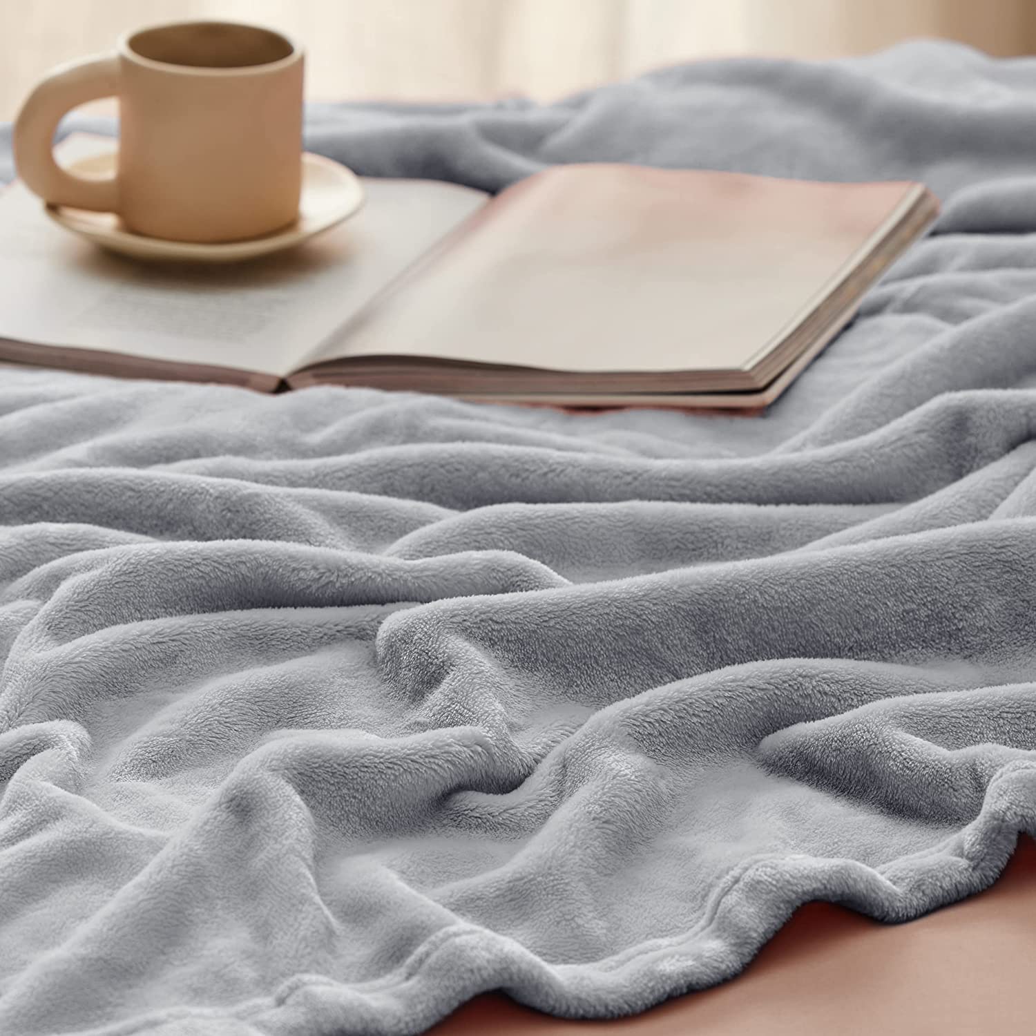 Plain Polyester Fleece Blanket with Suede Texture - 200cm x 140cm
