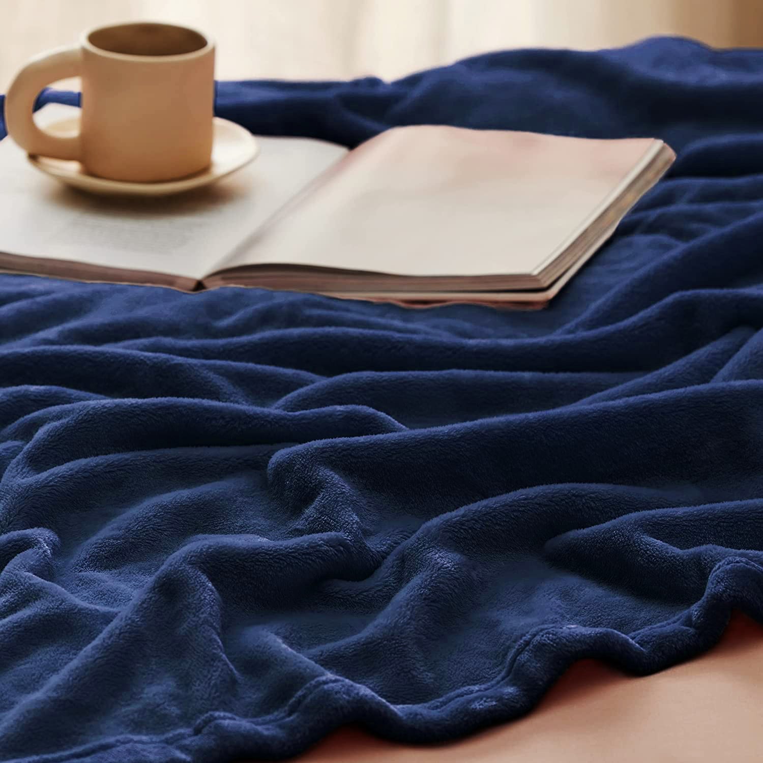 Plain Polyester Fleece Blanket with Suede Texture - 200cm x 140cm