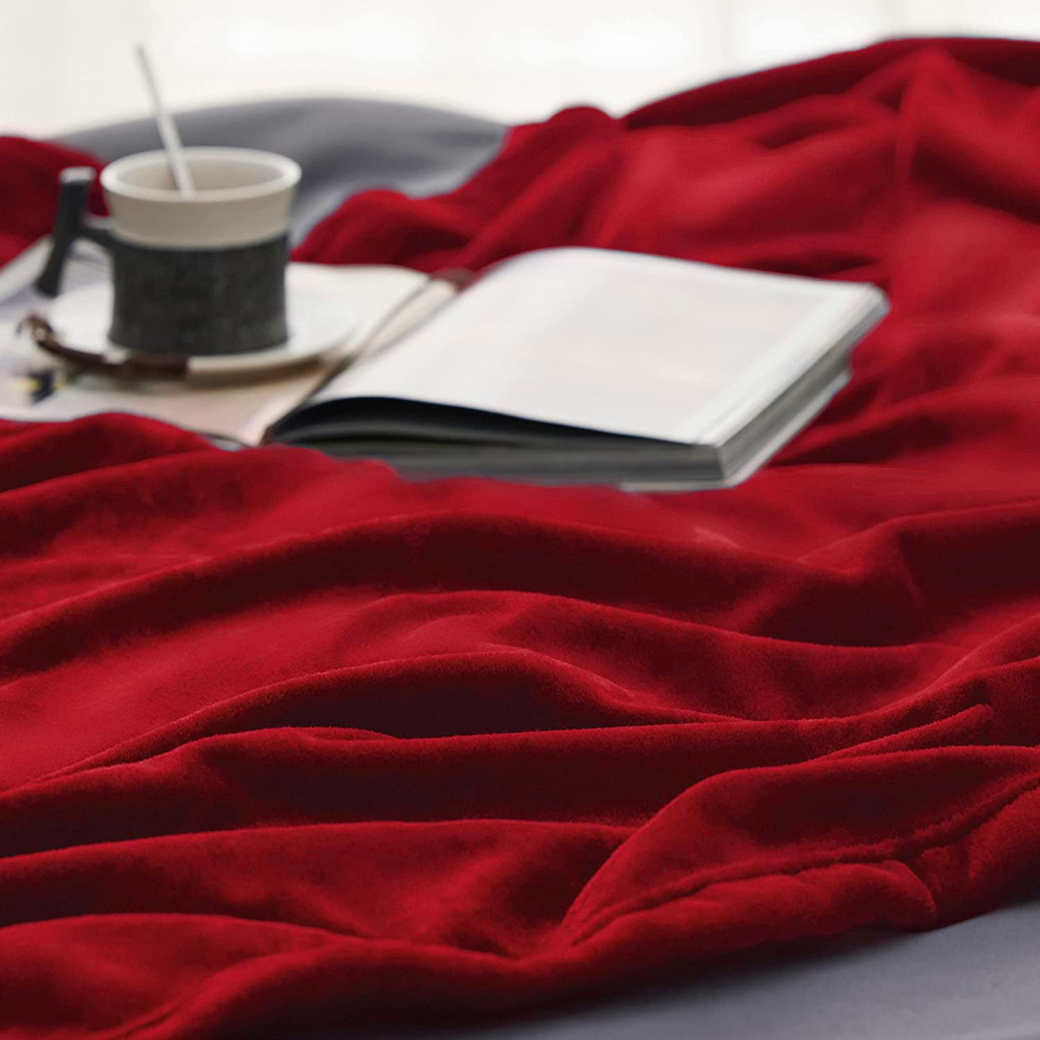 Plain Polyester Fleece Blanket with Suede Texture - 200cm x 140cm