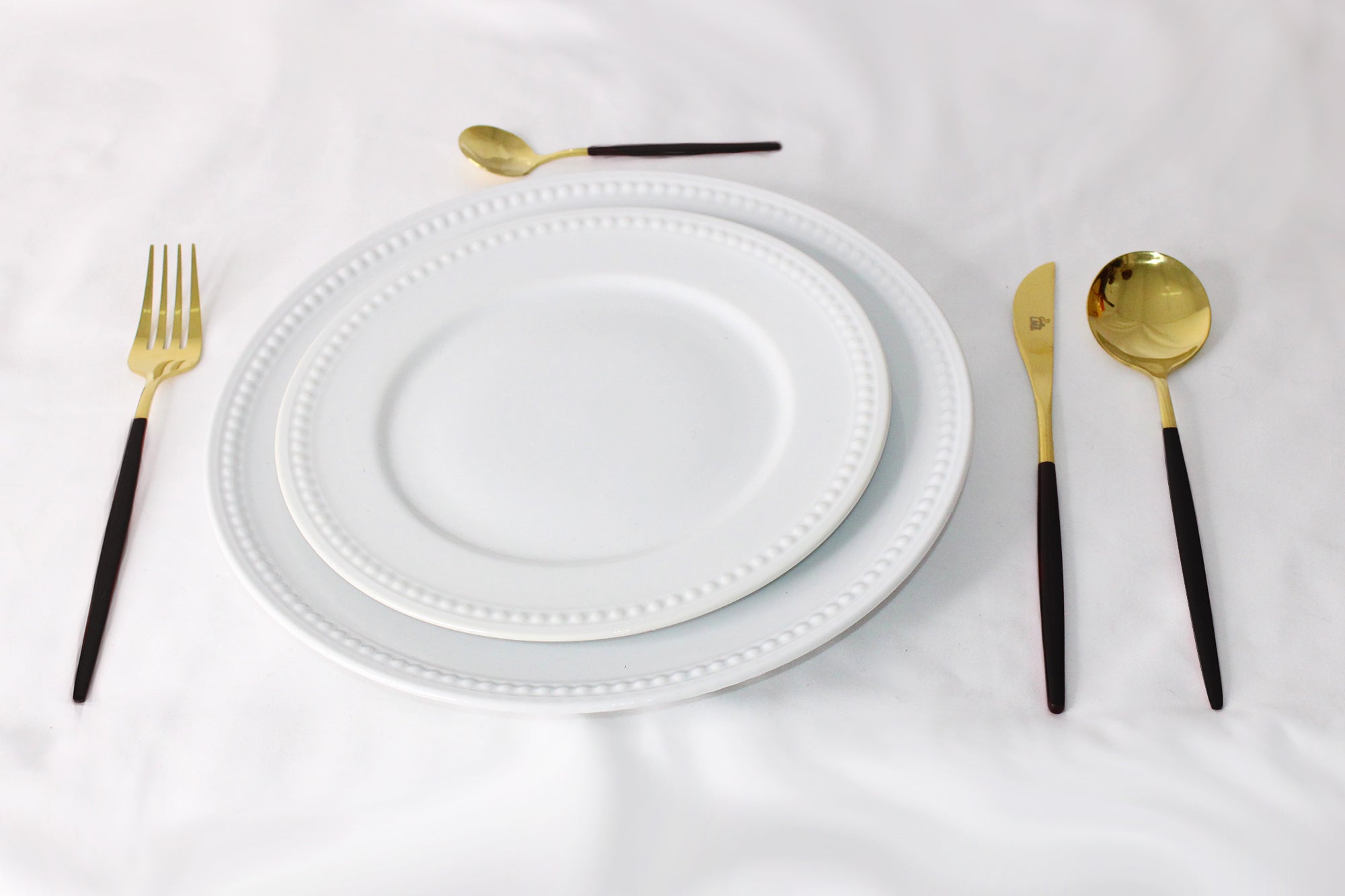 LMA 24 Piece Two-Tone Flatware Set In Elegant Noir Gift Box