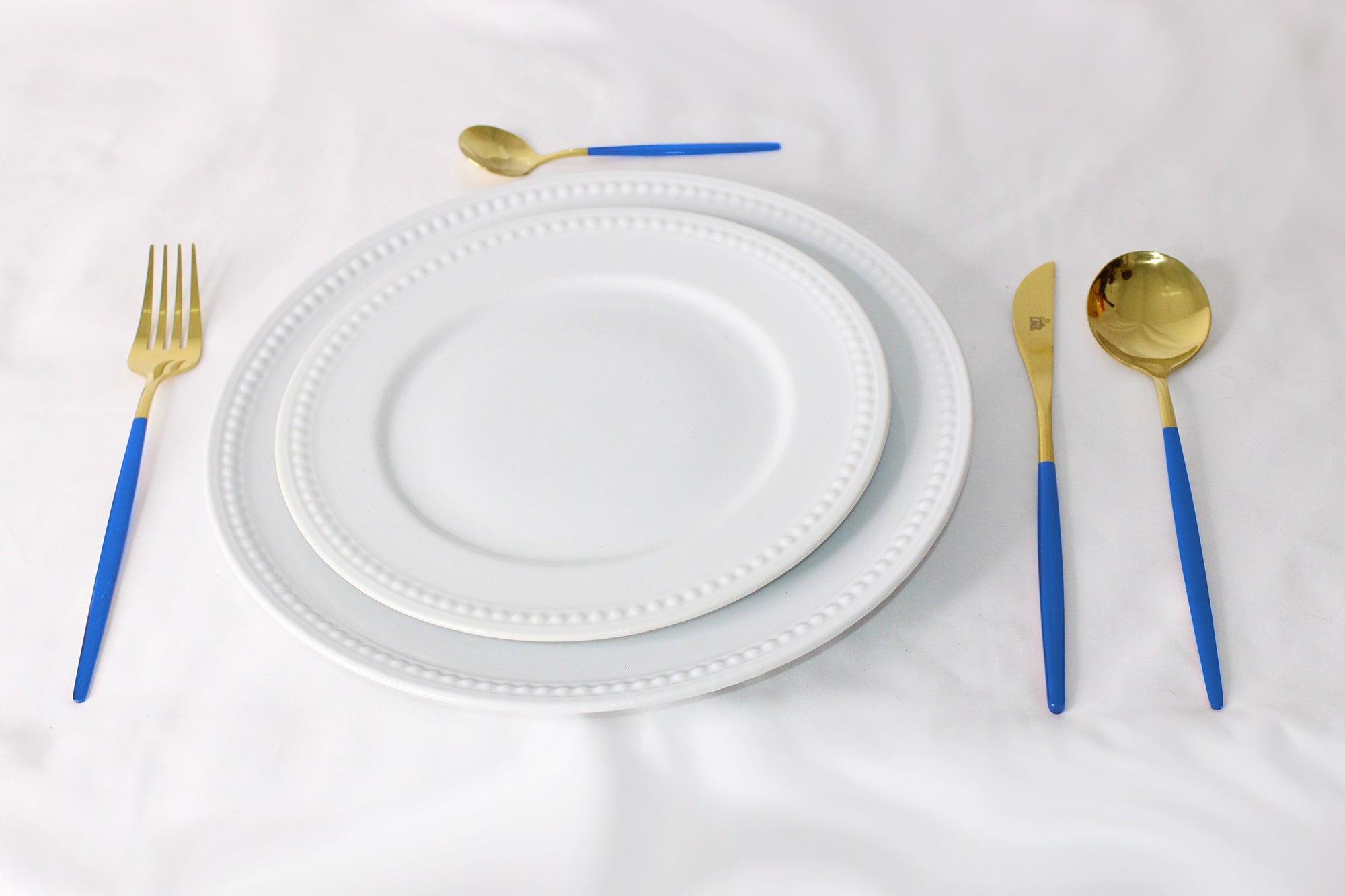 LMA 24 Piece Two-Tone Flatware Set In Elegant Noir Gift Box