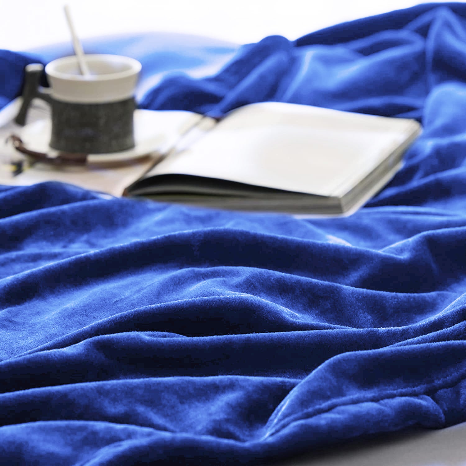 Plain Polyester Fleece Blanket with Suede Texture - 200cm x 140cm