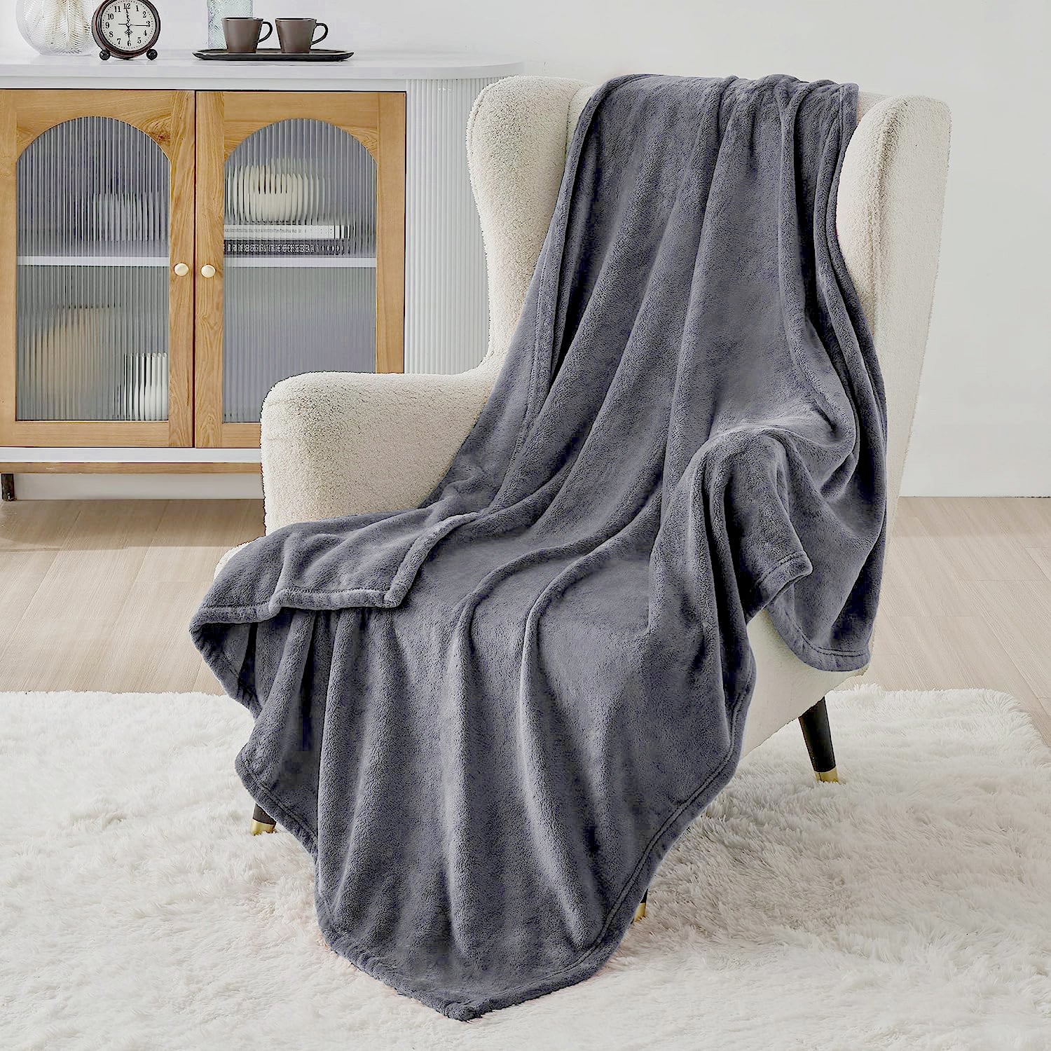 Plain Polyester Fleece Blanket with Suede Texture - 200cm x 140cm