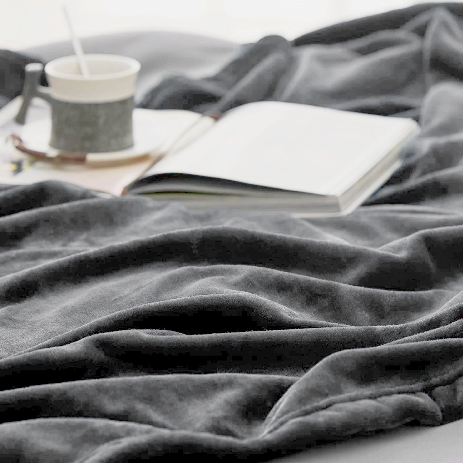 Plain Polyester Fleece Blanket with Suede Texture - 200cm x 140cm