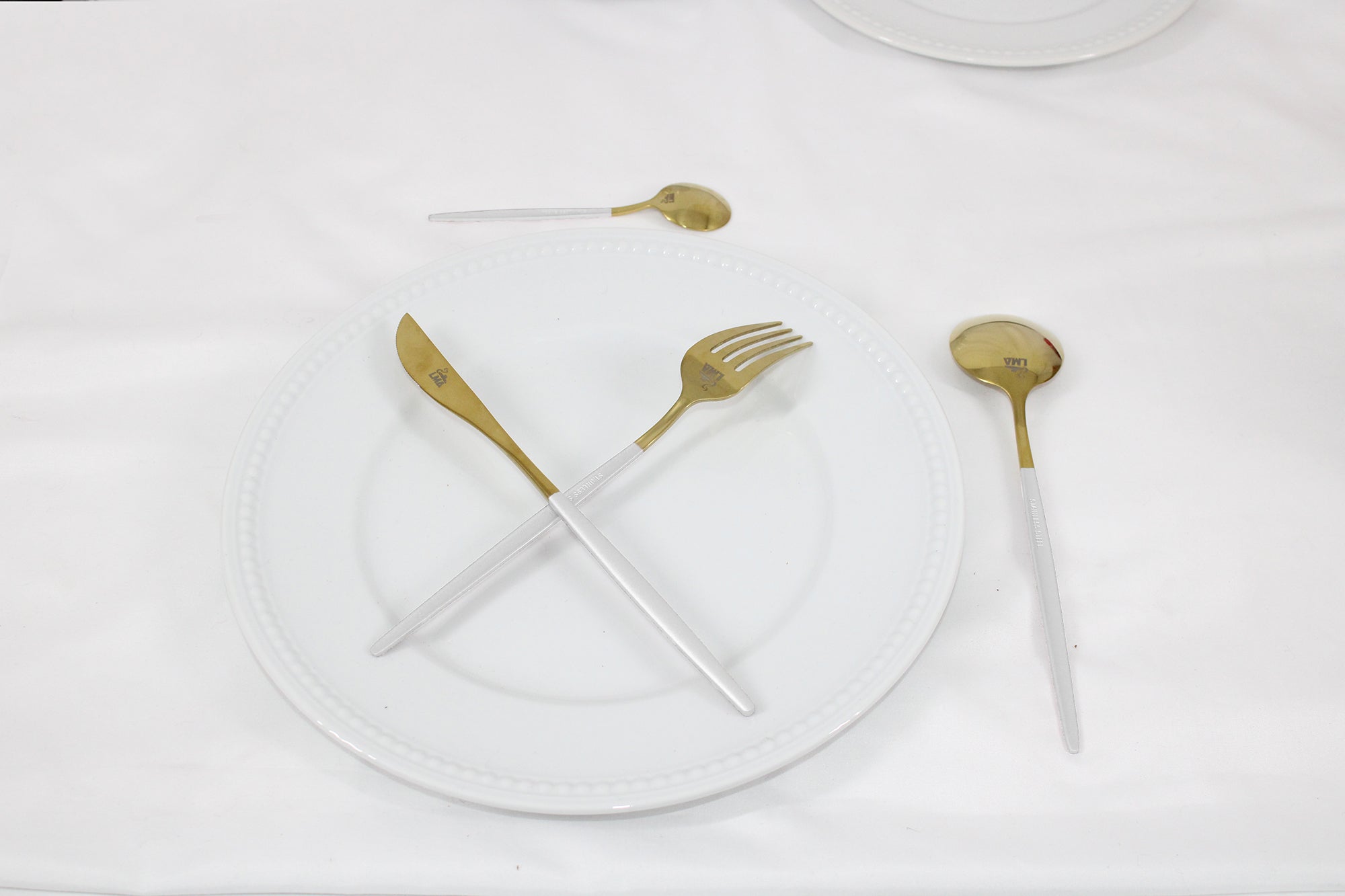 LMA 24 Piece Two-Tone Flatware Set In Elegant Noir Gift Box