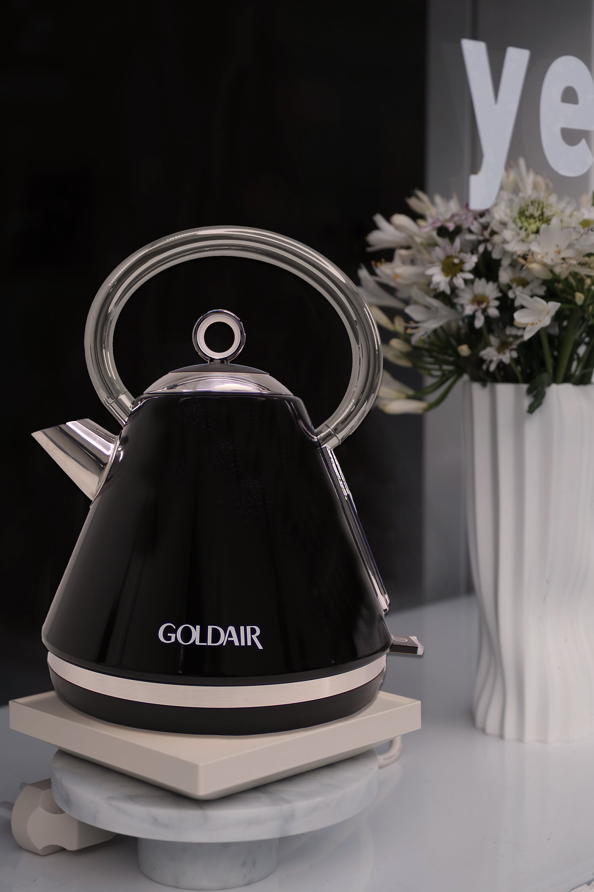 Goldair Signature Series 1.7 Liter Pyramid Cordless Kettle GBPK-3050